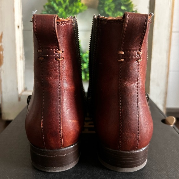 Frye Carly Zip Chelsea Boot - Cognac size 8.5 - Picture 6 of 9